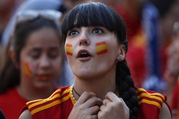 A+Spanish+football+fan+reacts