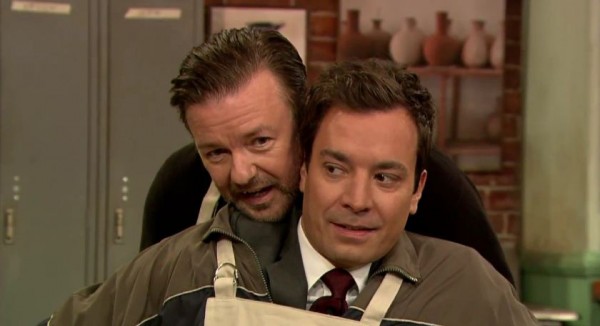 Ricky Gervais et Jimmy Fallon font de la poterie avec des faux bras